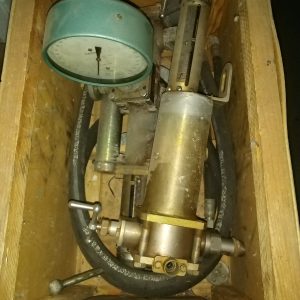 Устройство УОДС-1СКП (предназначено для измерения (по аттестованным методикам) газового фактора ( объема газа, остающегося в нефти после сепарации и выделяющегося из нее при изменении термодинамических условий) и давления насыщенных паров нефти
