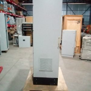 Шкаф распределительный на базе рамы Провенто MF 180.60.80 D (в комплекте: цоколь 200 мм, глухая дверь D 180.60, боковые панели SP 180.80, система вентиляции - фильтр в двери FF 20 и вентиляционная панель FC 02.230 P в потолочной панели, концевой выключатель FC-004 Fandis, выдвижная полка, карман для документации, лампа освещения над дверью)